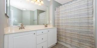 Excellent Elevator Condo for Lease Gallery 17
