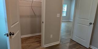 Room in 5 Bedroom Home at Reeves St Gallery 22