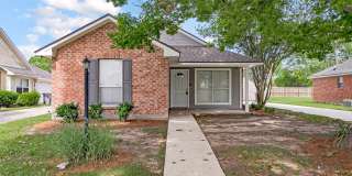 3 Bedroom House Available NOW Gallery 1