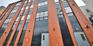 1612-00 CAMBRIDGE Street Gallery 22