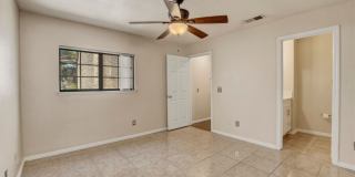 Upgraded 2 bedroom 2 bath upstairs condo Gallery 38