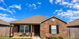 3 Bedroom 2 Bath Brick Home Gallery 1