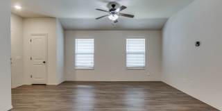 3 Bedroom 2 Bath 2 Car Garage - Edmond Schools Gallery 8