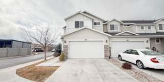 3 Beds 3 Baths - Townhouse Gallery 1