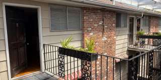 2855 St. Charles Ave. Gallery 16