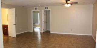 3 bedroom home with partial fenced yard Gallery 4