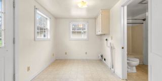 Cozy 2 Bedroom Downtown Home Available! Gallery 14
