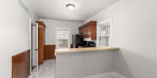 Charming Renovated 2 Bedroom Bungalow Gallery 12