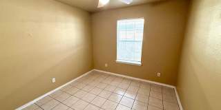 **MOVE IN SPECIAL** Charming 3-Bedroom Home Near St. Mary’s University & Loop 410 Gallery 9
