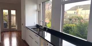 Tranquil & Spacious 2 BR/Den/ 1 BA Condo in the Central Richmond District Gallery 1