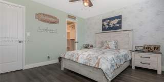 9811 N Hollybrook Lake Dr Gallery 19