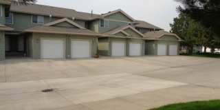 2 Bedroom, 2 1/2 Bathroom Townhome on West End Gallery 1