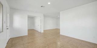 2601 E DAHLIA Drive Gallery 9