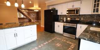 484 Walnut St Gallery 14