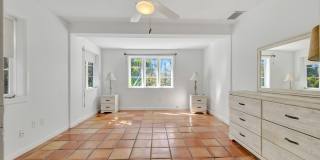 ALL THE CHARM! - Siesta Key 1+ acre on the Bay - 3 bed/ 2 bath pool home Gallery 23