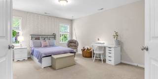 4 bedroom 2.5 bathroom home close to beaches, shopping, and Marine Corps Bases. Gallery 32