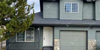 Bright Redmond Duplex — Steps from Umatilla Sports Complex, Garage & Fenced Yard Gallery 1