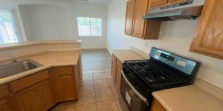 Henderson 3 Bedroom Townhouse! Gallery 15