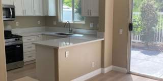3 bedroom 2.5 bath home Las Flores Gallery 9