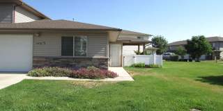 Beautiful townhome available now! Gallery 1