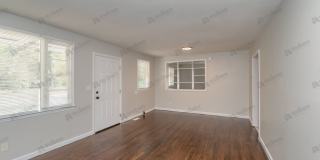 Newly Renovated & Spacious Home w/ Bonus Room Gallery 5