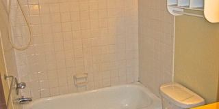 Pre-Lease 4 Bedroom 3.5 Bath Townhouse. Gallery 16