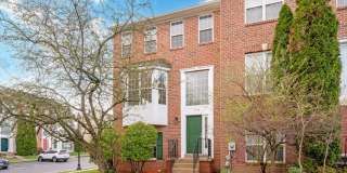 Fantastic End Unit Townhouse For Lease Gallery 1