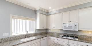 Spacious 6 Bedroom Home With Huge Backyard! Gallery 8