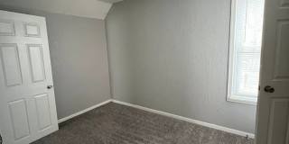 Spacious 2 Bedroom, 2 Bathroom Home for Rent – 712 E. 15th St., Davenport, IA 52803 Gallery 9