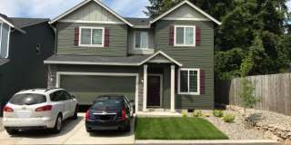 Modern 4-Bedroom Home with Den & Luxurious Primary Suite Gallery 1