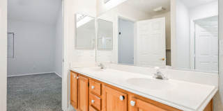 Gated Community townhome, with private garage Gallery 40