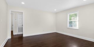 Charming Two Bedroom Duplex in Commonwealth Park! Gallery 12