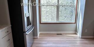 Spacious Eden Prairie Town Home, 2 Car Garage, Primary, 4 Baths, Fireplace Gallery 6