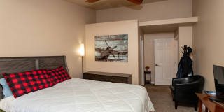 Beautiful upper-level condo in gated community!!! Gallery 18