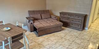 Charming 2 Bedroom / 1 Bathroom House Gallery 5