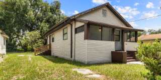 Cute 2 bedroom 1 bathroom Single Family House great location! Cute 2 bedroom 1 bathroom Single Family House great location! Gallery 1