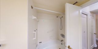 Nice One Bed + One Bath in Luxury Secure Doorman Bldg Gallery 12