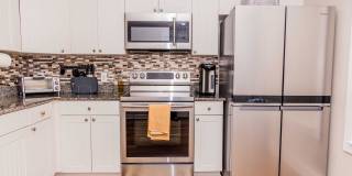 2 Bedroom/ 2 bath - entry level END UNIT with side balcony- Fully Furnished and only a $500 deposit- 1 month free! Gallery 1
