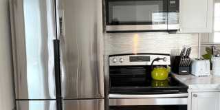 Sparkling Highlands 2 King 1.5 BA close to 264, hospitals, downtown Gallery 5