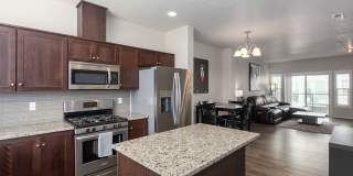 Spectacular 2 Bed | 2.5 Bath + Office/Den Townhome | Prime Hillsboro Location | Modern Living | Close to Everything Gallery 7