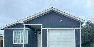 1516 E 8th Street Gallery 1