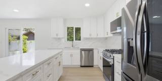 1832 Summit Avenue Gallery 11