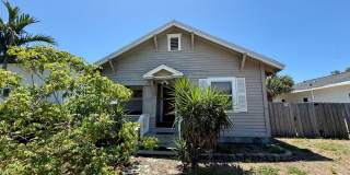 Charming bungalow 3/1 pet friendly blocks from Downtown St. Pete Gallery 1