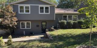 5525 Perry Lane Gallery 1