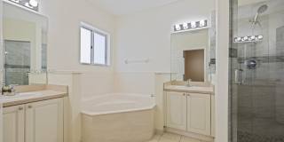 1947 SE 24th Ter Gallery 21