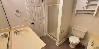 Beautiful 4BR Home with New LVP Flooring & Lawn Care Included Near The U of A! Gallery 17