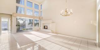 Charming Guard-Gated Southwest Las Vegas Townhome with Fireplace & Golf Course Views! Gallery 4