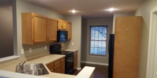 3 bed, 2 bath Home with GARAGE! Gallery 5