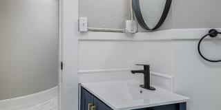 Elegant Renovation! HUGE 1 Bed 1 Bath Available Now! Gallery 15