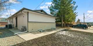 Remodeled 2BD, 1BA Apartment in Berkley with Off-Street Parking Spot Gallery 1